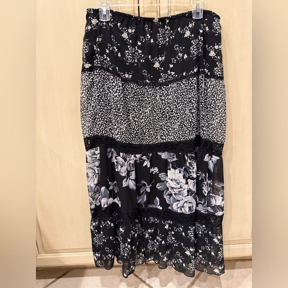 Notations Black And White Patterned Maxi Skirt - image 1